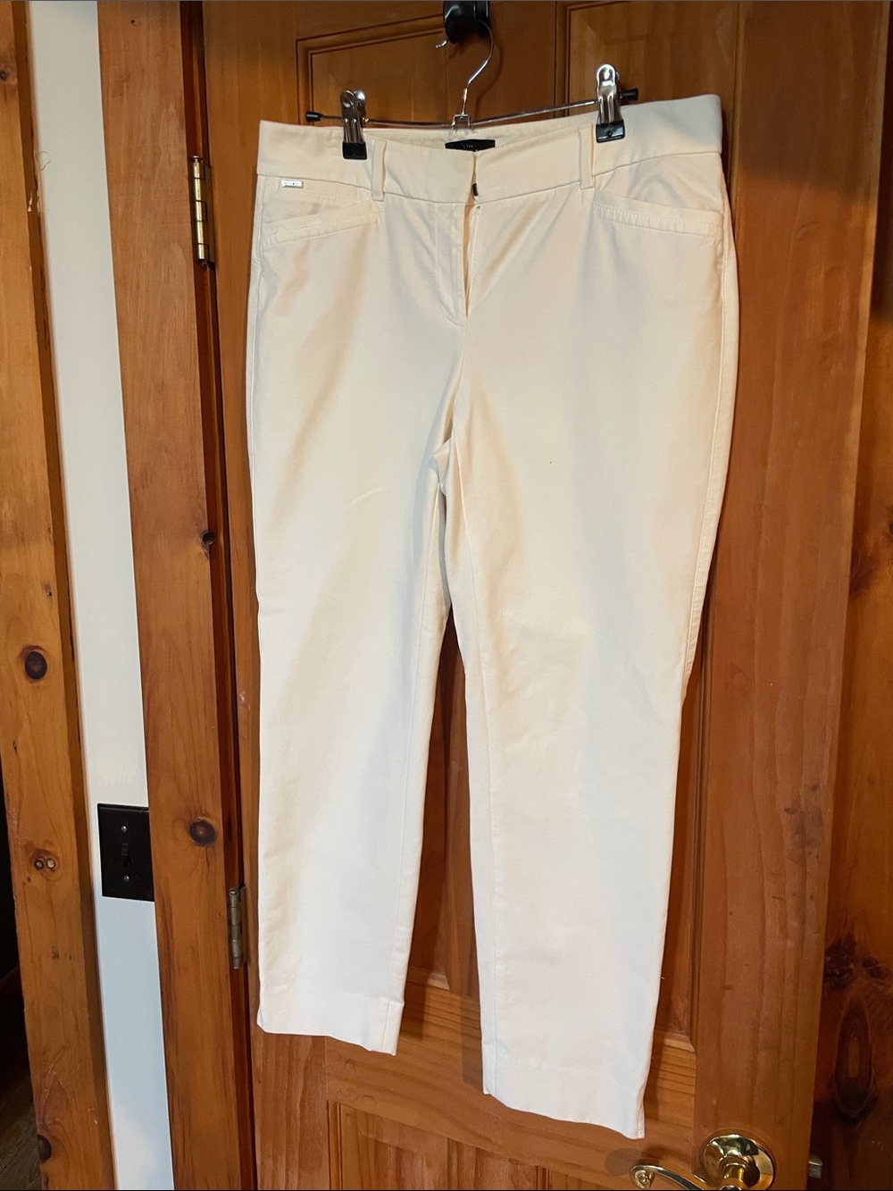 White House Black Market Slim Ankle Pants in Cream